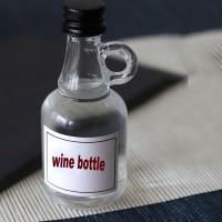 Factory direct sale 40ml glass beverage bottle with cap transparent wine bottle